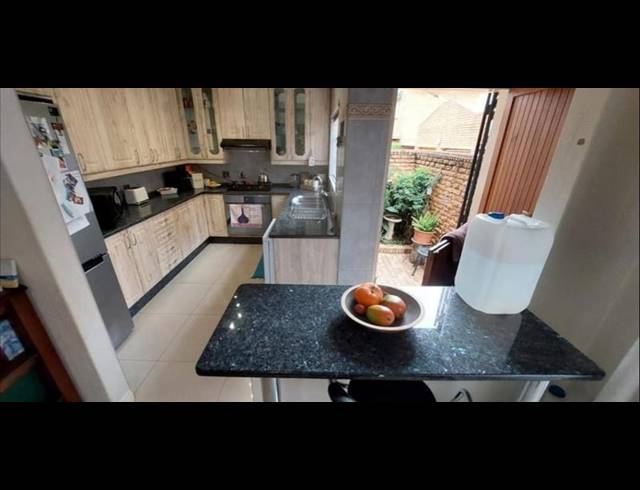 4 BEDROOM TOWNHOUSE FOR SALE IN BASSONIA